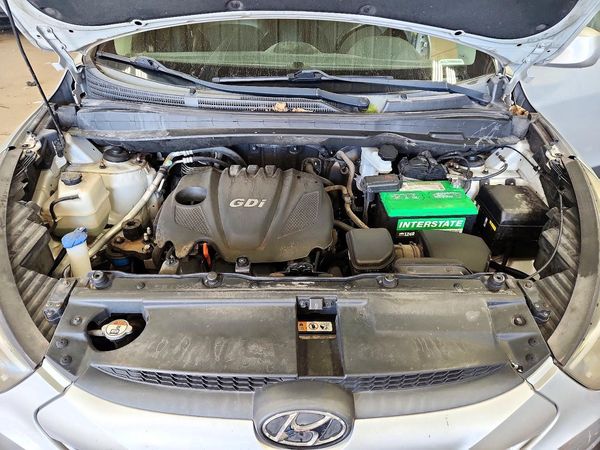 2014 HYUNDAI TUCSON GLS (Middle Level) — Engine bay