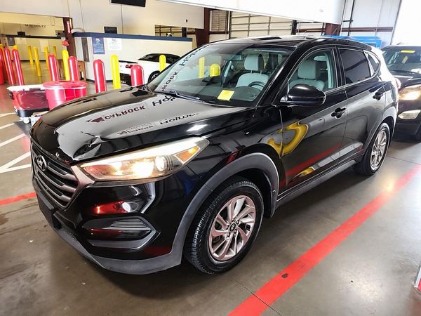2016 HYUNDAI TUCSON SE