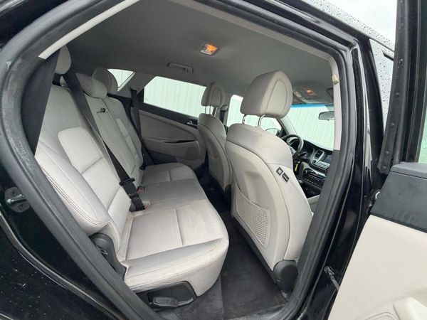 2016 HYUNDAI TUCSON SE
