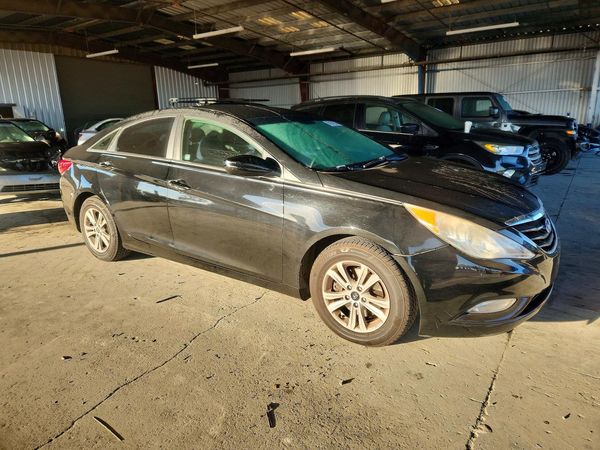 2013 HYUNDAI SONATA GLS/ GLS Popular — Passenger 3/4