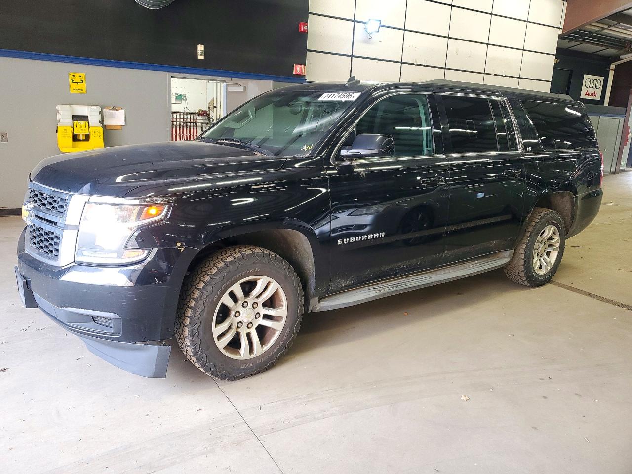 2015 CHEVROLET SUBURBAN LS — Front 3/4