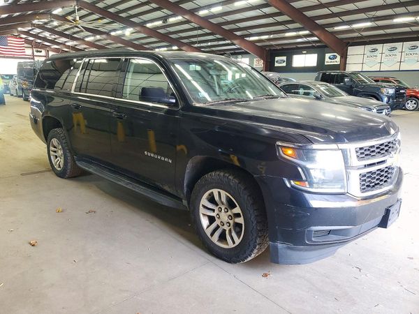 2015 CHEVROLET SUBURBAN LS — Passenger 3/4