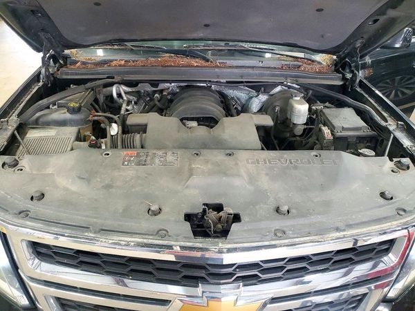 2015 CHEVROLET SUBURBAN LS — Engine bay
