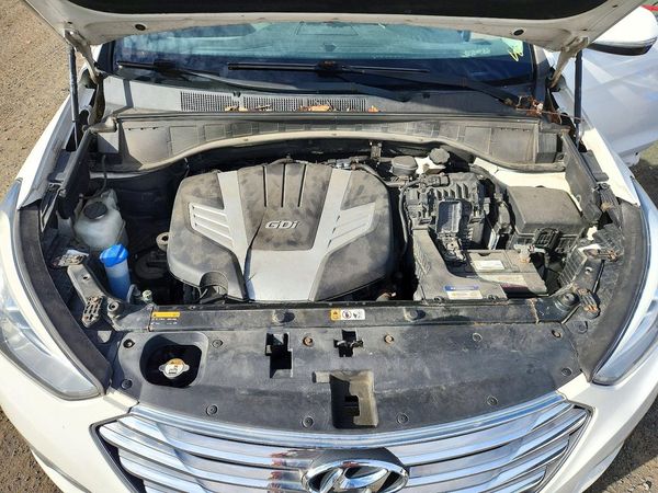 2014 HYUNDAI SANTA FE GLS — Engine bay