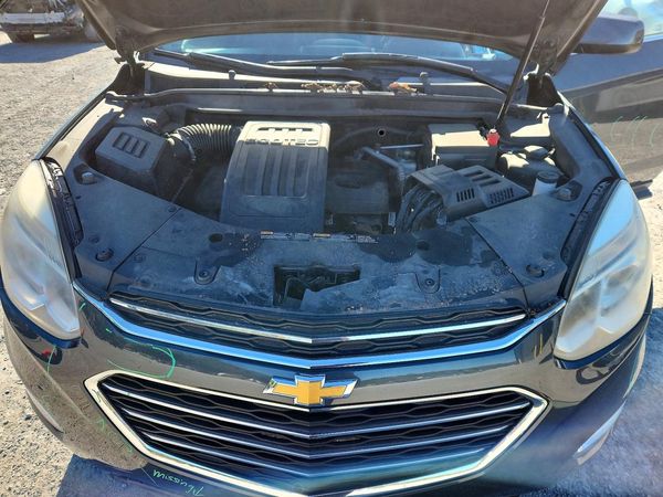 2017 CHEVROLET EQUINOX LT / FL — Engine bay