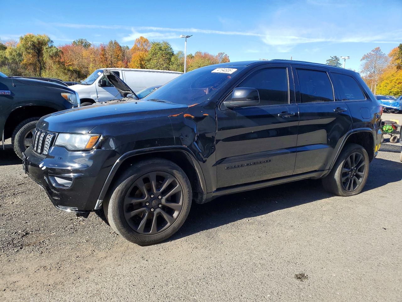 2018 JEEP GRAND CHEROKEE Laredo — Front 3/4