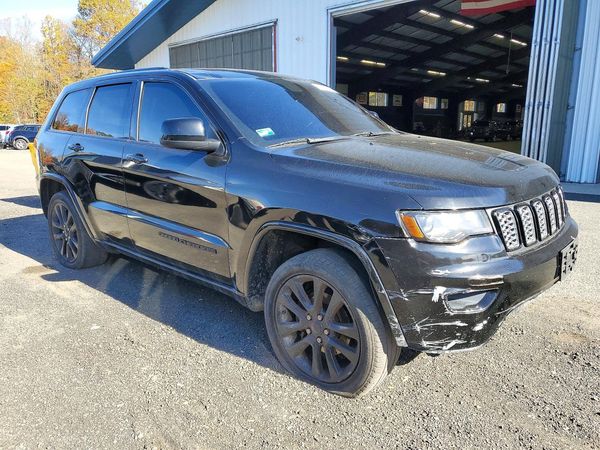 2018 JEEP GRAND CHEROKEE Laredo — Passenger 3/4