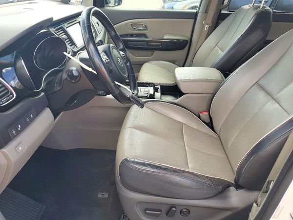 2015 KIA SEDONA GLS - Middle level — DENT