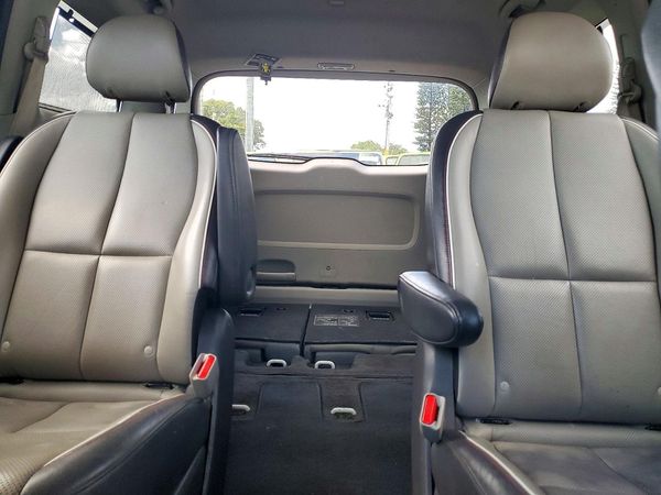 2015 KIA SEDONA GLS - Middle level — SUVN