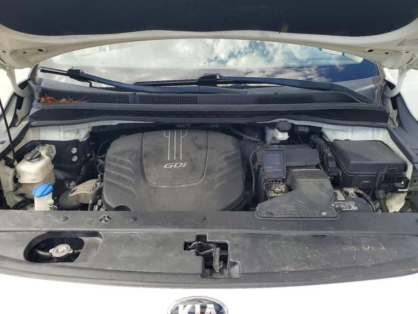 2015 KIA SEDONA GLS - Middle level — Engine bay