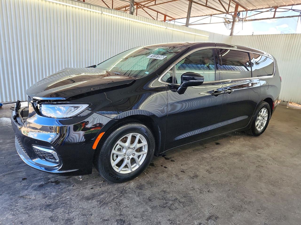 2026 CHRYSLER PACIFICA Select — Front 3/4