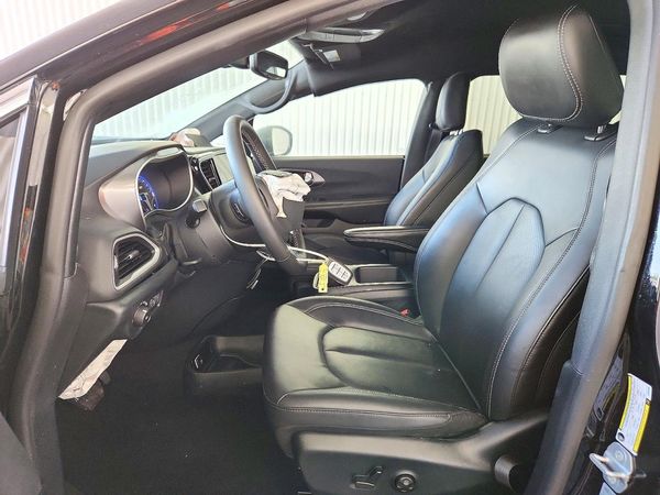 2026 CHRYSLER PACIFICA Select — DENT