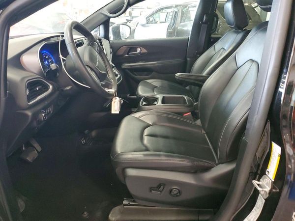 2025 CHRYSLER PACIFICA Select — DENT