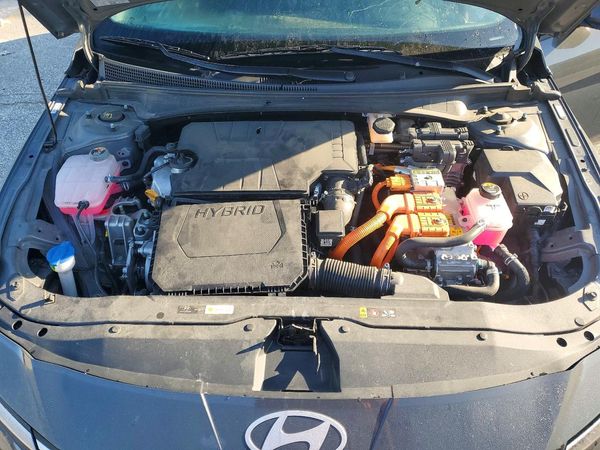 2025 HYUNDAI ELANTRA Blue, SEL Sport — Engine bay