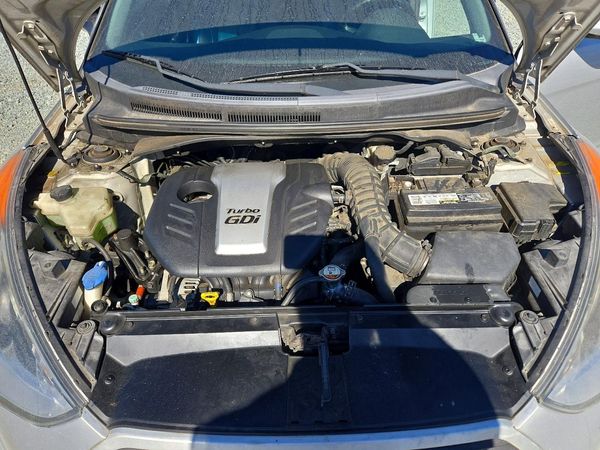 2013 HYUNDAI VELOSTER — Engine bay