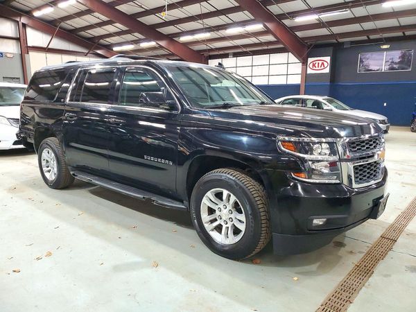 2016 CHEVROLET SUBURBAN LT — Passenger 3/4