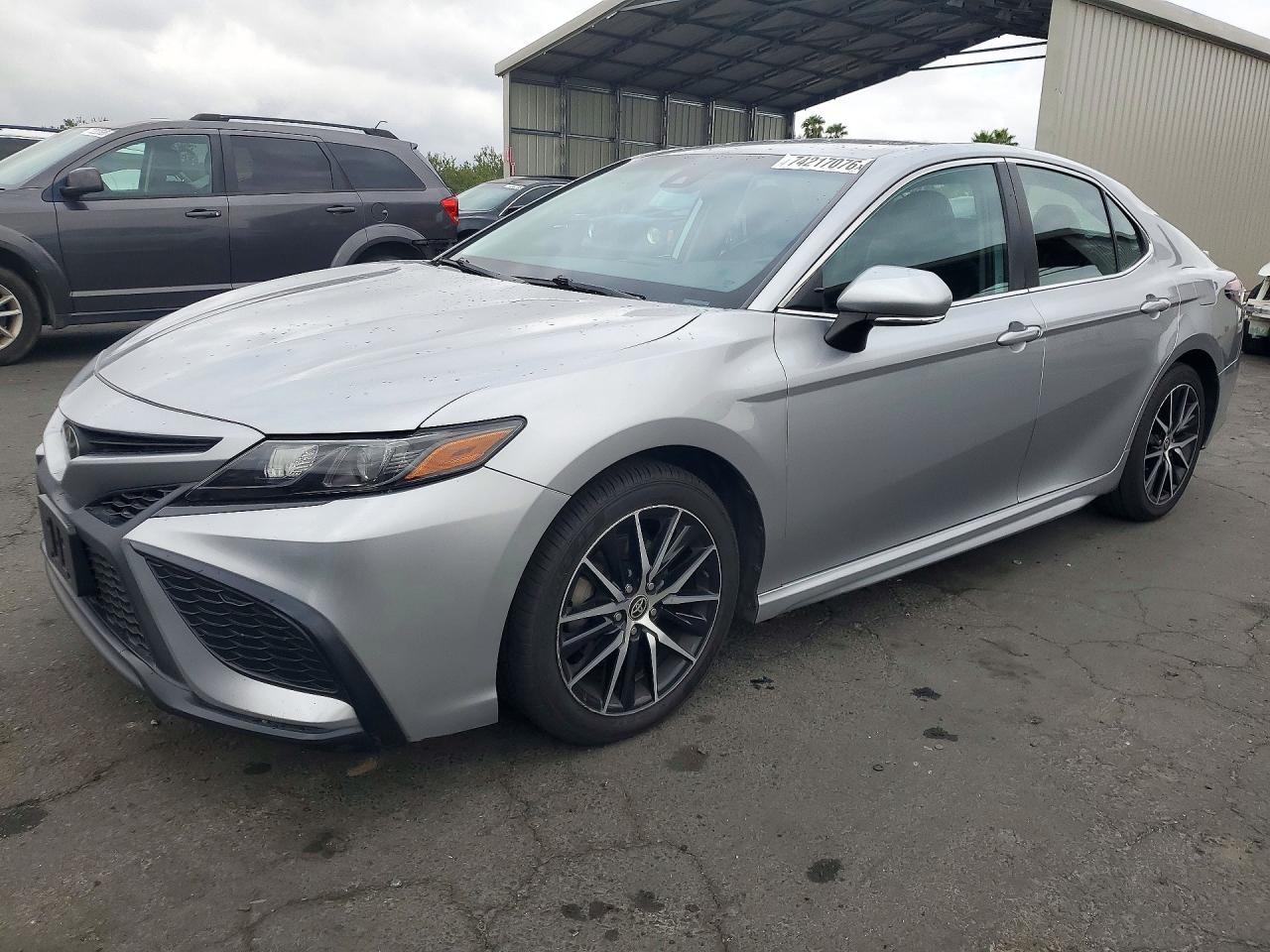2022 TOYOTA CAMRY — Front 3/4