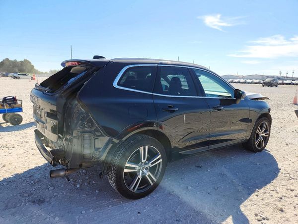 2020 VOLVO XC60 Momentum — PSRA