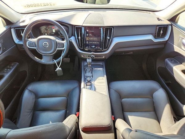 2020 VOLVO XC60 Momentum — CKPT