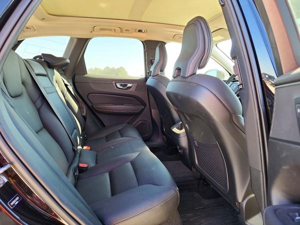 2020 VOLVO XC60 Momentum — PSRS