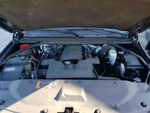 2018 CHEVROLET SUBURBAN Premier — Engine bay
