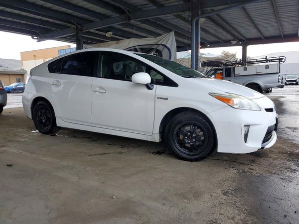 2013 TOYOTA PRIUS — Passenger 3/4