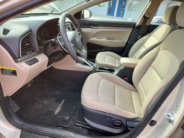 2018 HYUNDAI ELANTRA SE — DENT