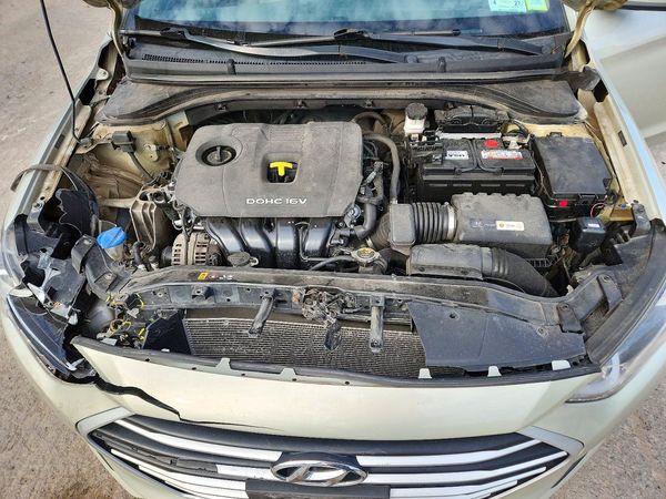 2018 HYUNDAI ELANTRA SE — Engine bay