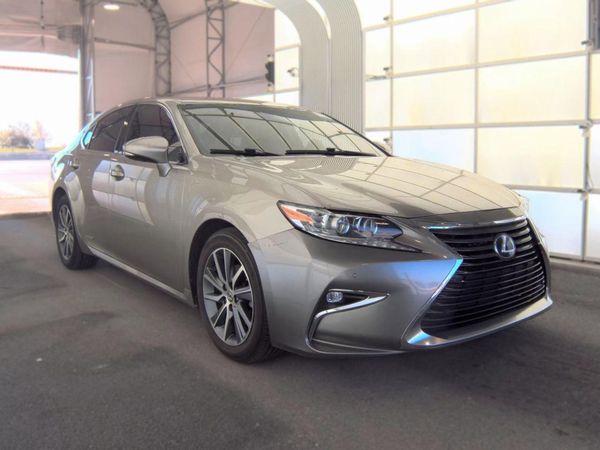 2017 LEXUS ES 300h