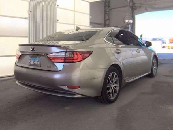 2017 LEXUS ES 300h