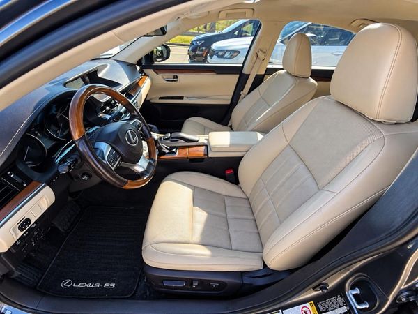 2017 LEXUS ES 300h
