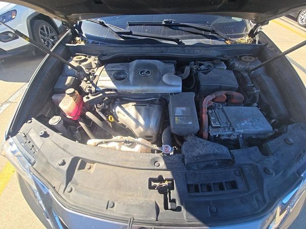 2017 LEXUS ES 300h