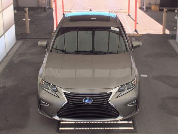 2017 LEXUS ES 300h