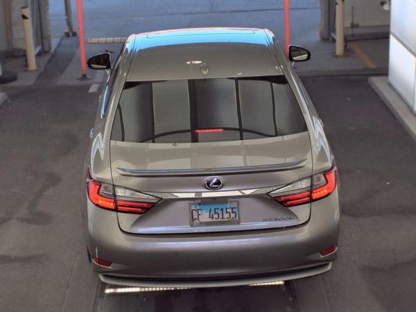 2017 LEXUS ES 300h