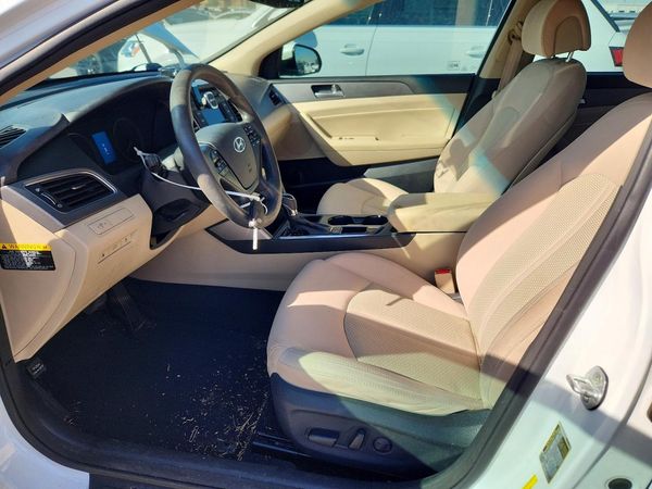 2015 HYUNDAI SONATA SE, ECO — DENT
