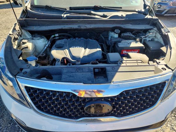 2014 KIA SPORTAGE LX — Engine bay