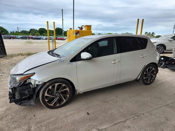 2018 TOYOTA COROLLA — Front 3/4