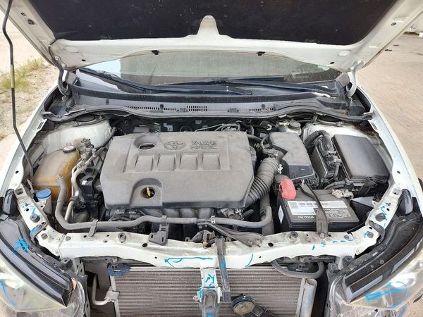 2018 TOYOTA COROLLA — Engine bay
