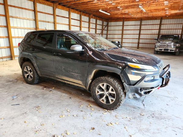 2015 JEEP CHEROKEE Trailhawk — Passenger 3/4