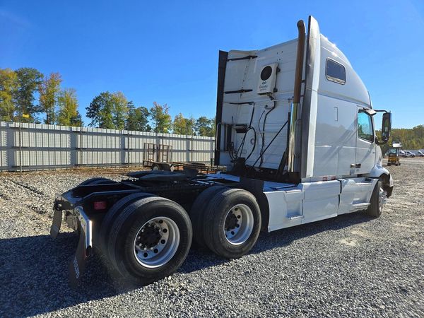2021 VOLVO VNR — PSRA