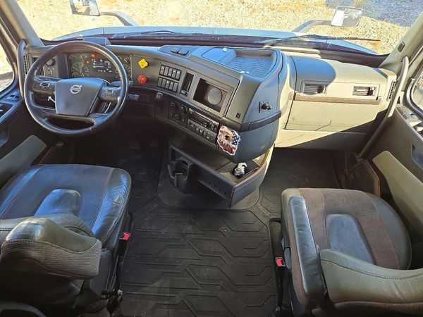 2021 VOLVO VNR — CKPT