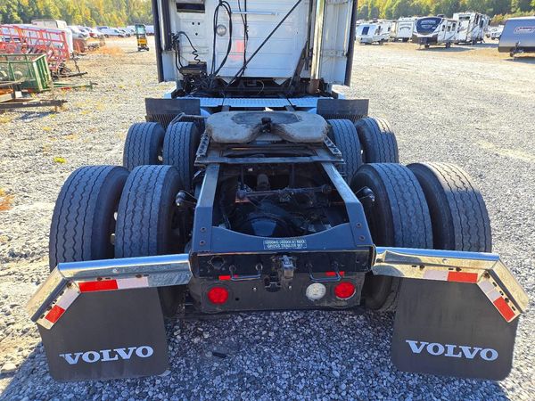 2021 VOLVO VNR — DMEM