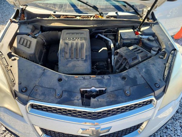 2015 CHEVROLET EQUINOX 1LT — Engine bay