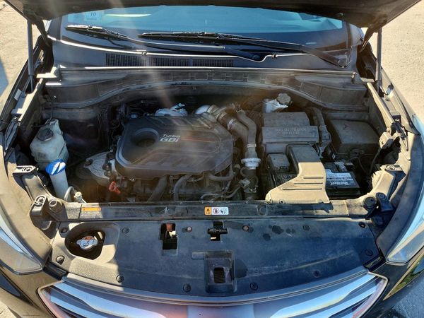 2017 HYUNDAI SANTA FE — Engine bay