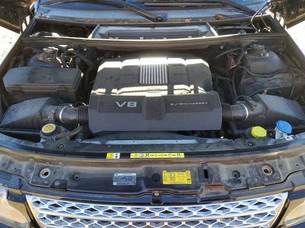 2012 LAND ROVER RANGEROVER HSE LUX — Engine bay