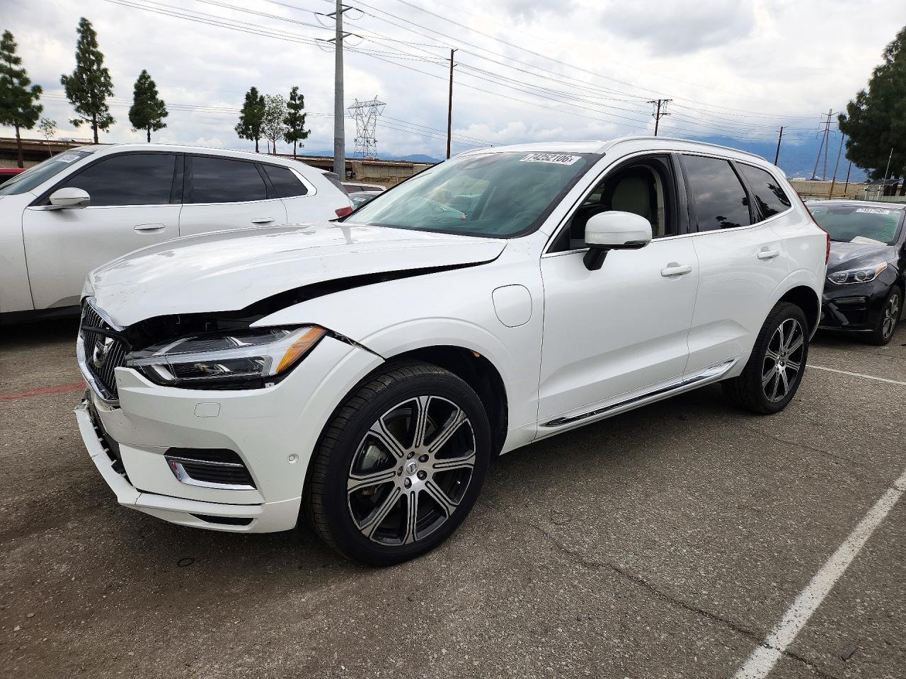 2019 VOLVO XC60 Inscription — Front 3/4