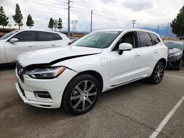2019 VOLVO XC60 Inscription — Front 3/4