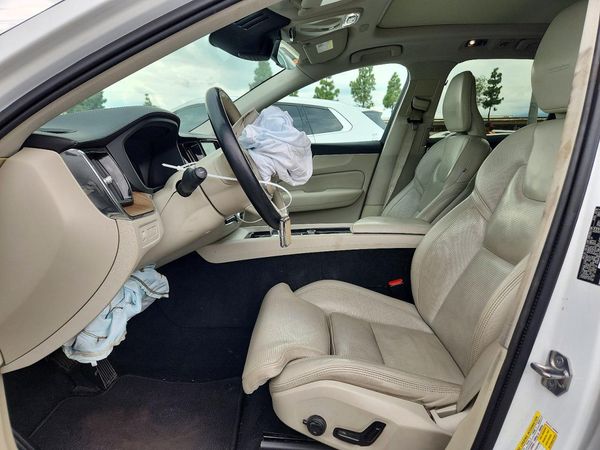 2019 VOLVO XC60 Inscription — DENT
