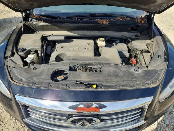 2014 INFINITI QX60 — Engine bay