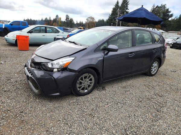 2017 TOYOTA PRIUS V TW — Front 3/4